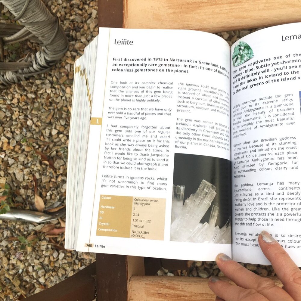 The Lure Of Gems, 4th Edition by Steve Bennett - Gemstone & Mineral Encyclopedia - Picture 5 of 9